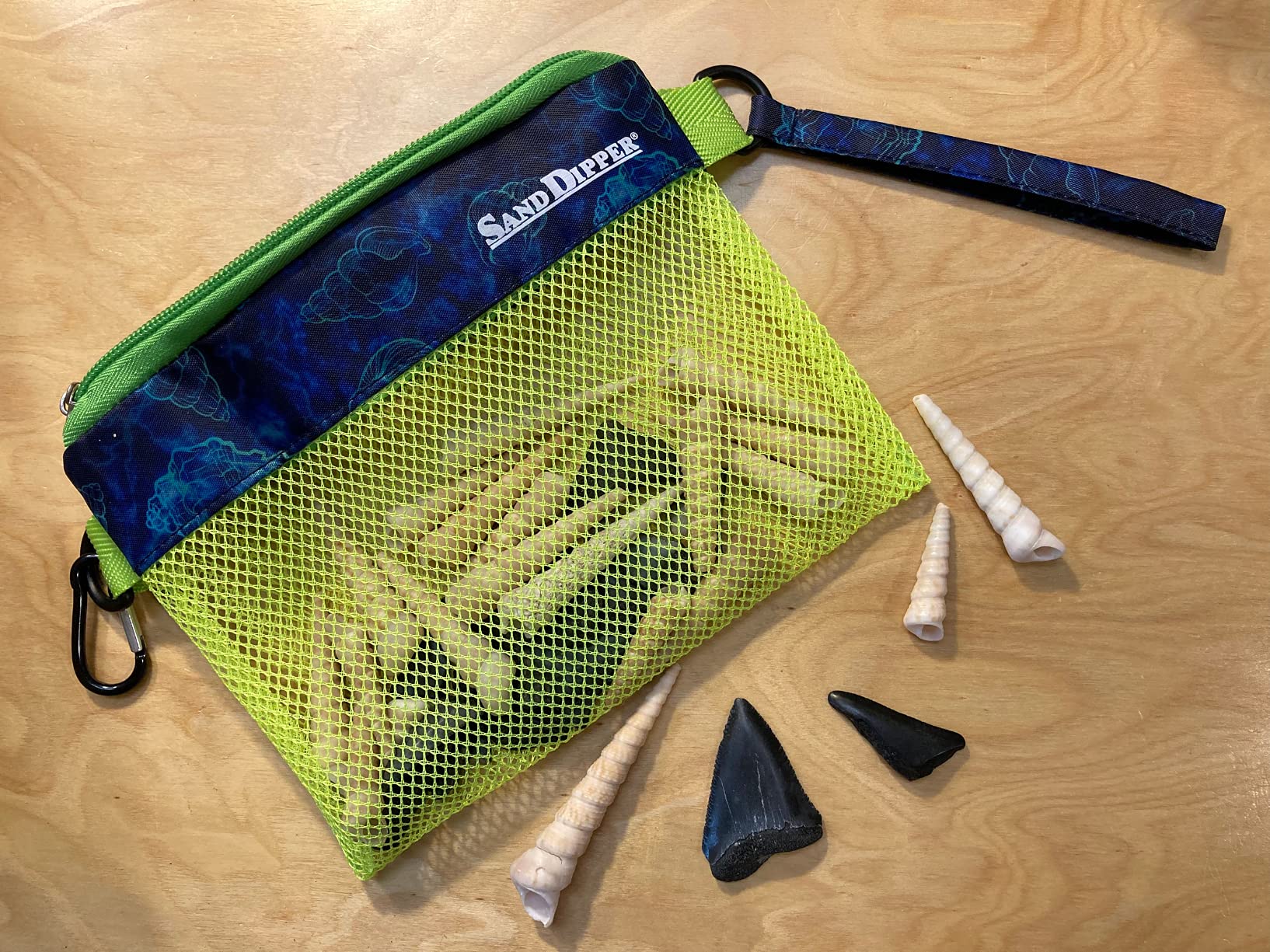 Version 1.0.0 Sand Dipper Shell Collecting Beach Bag (Wristlet)